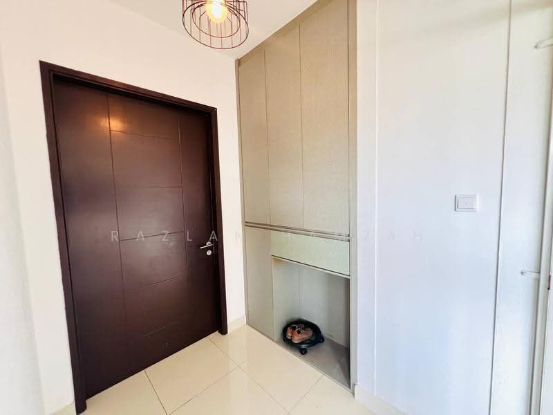 Kondominium untuk Dijual di Oasis 2 Residence - Razlan Hamzah - Entrance - PropertyGuru.com.my