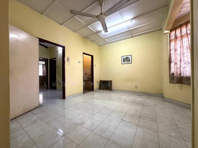 Rumah Teres 2-Tingkat untuk Dijual di Taman TTDI Jaya (Shah Alam) - Luqman Zamri - Living Room - PropertyGuru.com.my