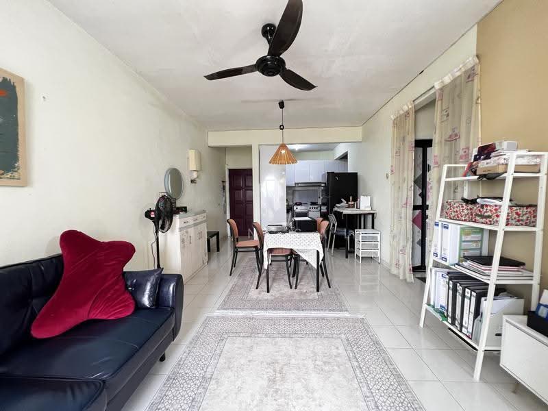 Pangsapuri untuk Dijual di Halaman Cendana - Haslin Saleh - Living Room - PropertyGuru.com.my