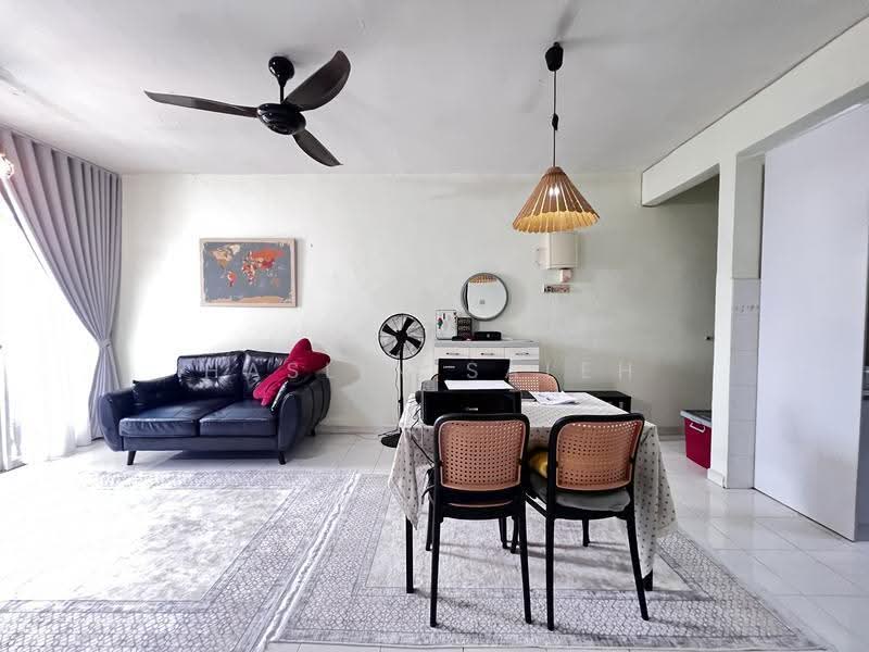 Pangsapuri untuk Dijual di Halaman Cendana - Haslin Saleh - Living Room - PropertyGuru.com.my