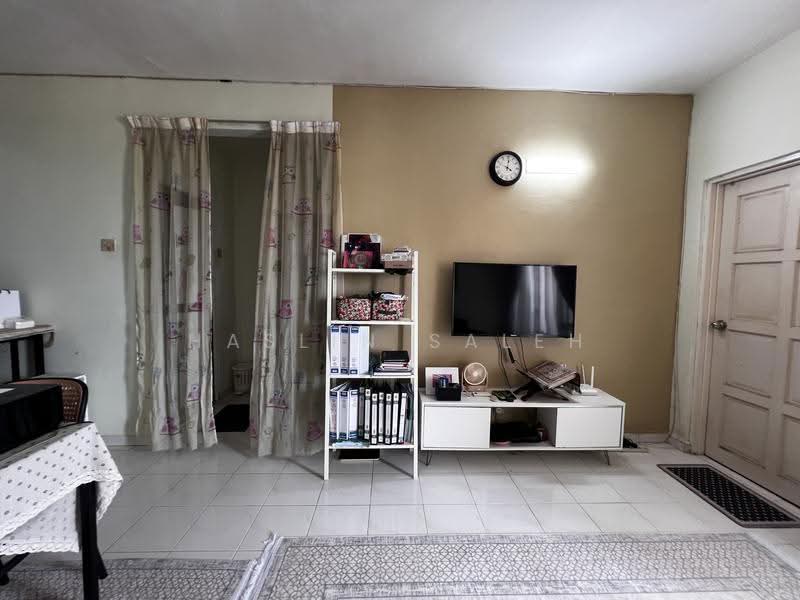 Pangsapuri untuk Dijual di Halaman Cendana - Haslin Saleh - Living Room - PropertyGuru.com.my
