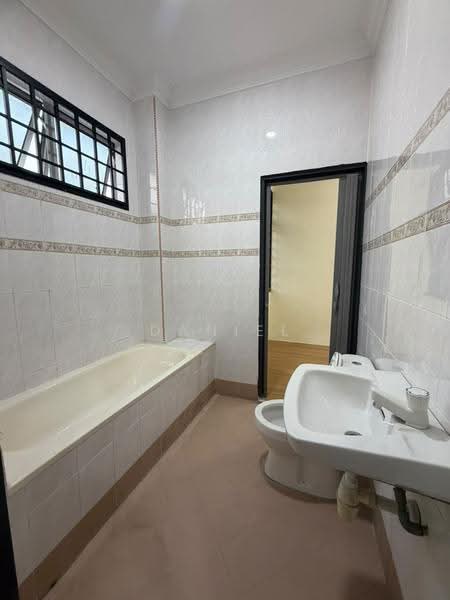Rumah Teres 2-Tingkat untuk Dijual di Taman Pulai Utama (Skudai) - Daniel Yong - Bathroom - PropertyGuru.com.my