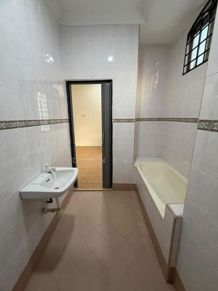 Rumah Teres 2-Tingkat untuk Dijual di Taman Pulai Utama (Skudai) - Daniel Yong - Bathroom - PropertyGuru.com.my