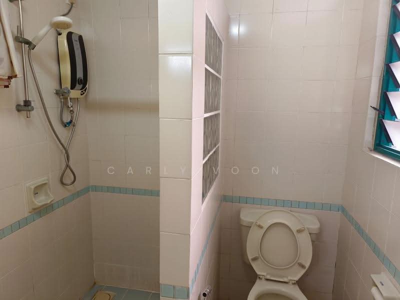 Kondominium untuk Disewa di The Straits View Condominium - Carly Voon - Bathroom - PropertyGuru.com.my