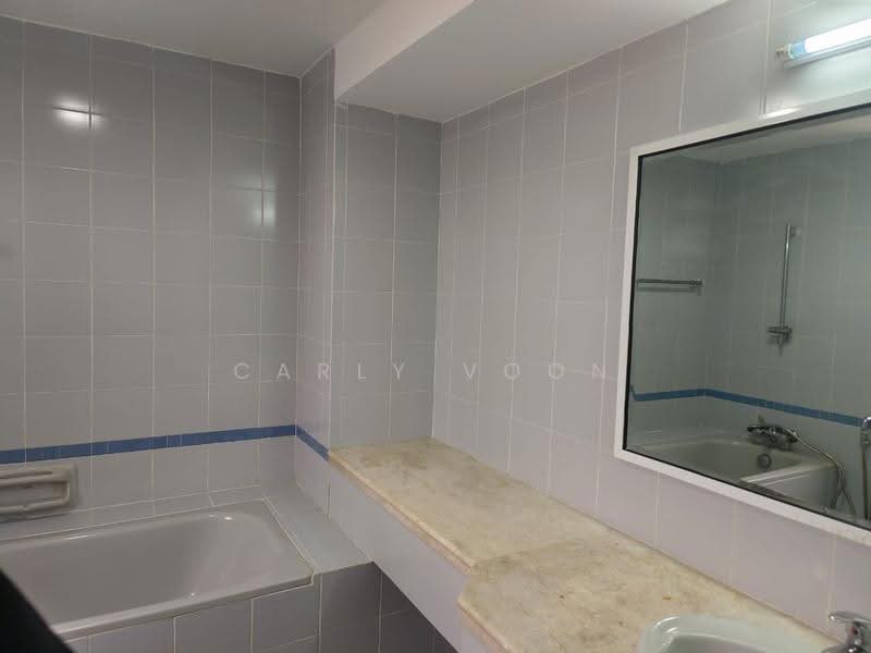 Kondominium untuk Disewa di The Straits View Condominium - Carly Voon - Bathroom - PropertyGuru.com.my