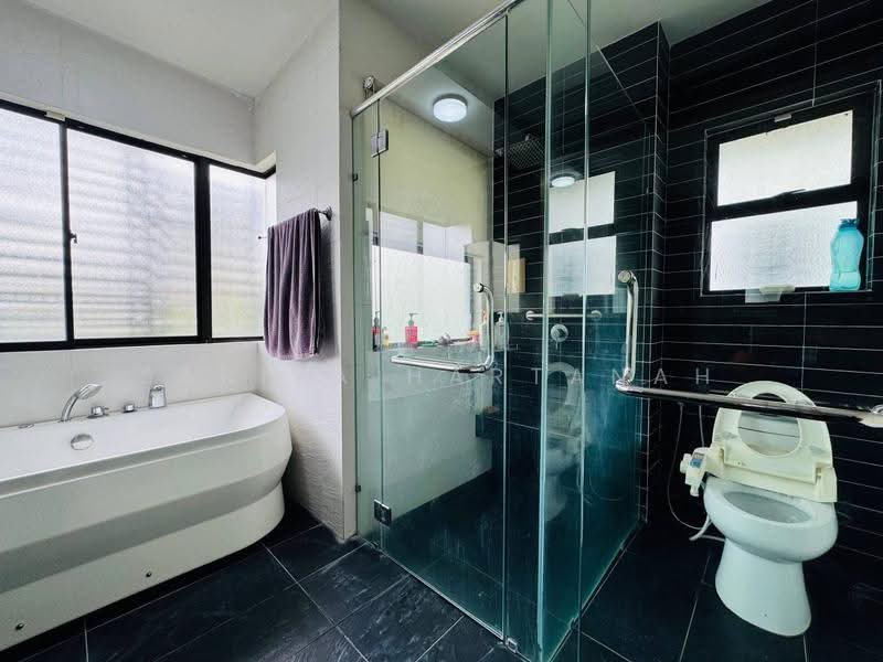 Semi-Detached House for Sale in Cahaya Spk (Shah Alam) - Sariza Hartanah - Bathroom - PropertyGuru.com.my