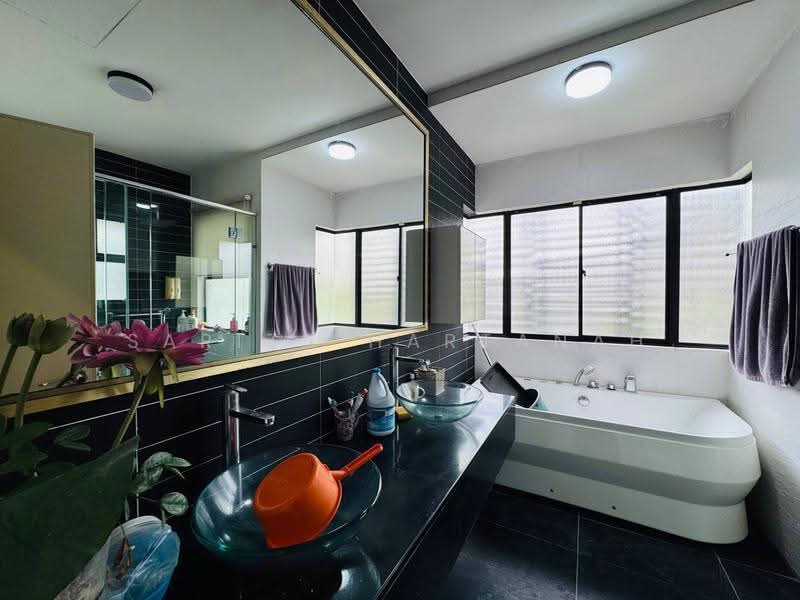 Semi-Detached House for Sale in Cahaya Spk (Shah Alam) - Sariza Hartanah - Bathroom - PropertyGuru.com.my