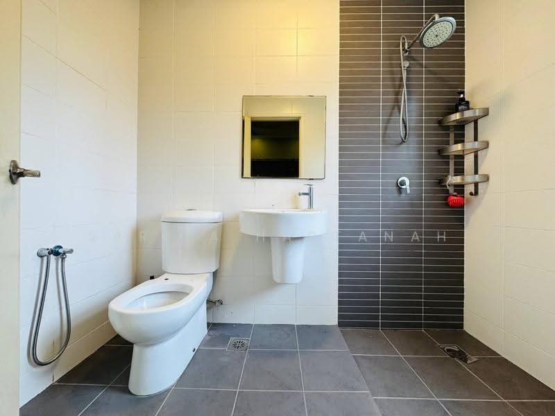 Semi-Detached House for Sale in Cahaya Spk (Shah Alam) - Sariza Hartanah - Bathroom - PropertyGuru.com.my