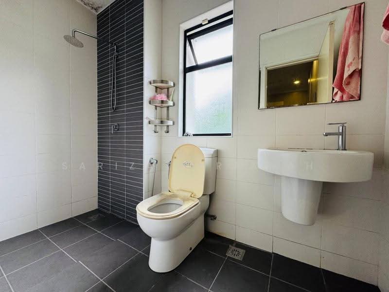 Semi-Detached House for Sale in Cahaya Spk (Shah Alam) - Sariza Hartanah - Bathroom - PropertyGuru.com.my
