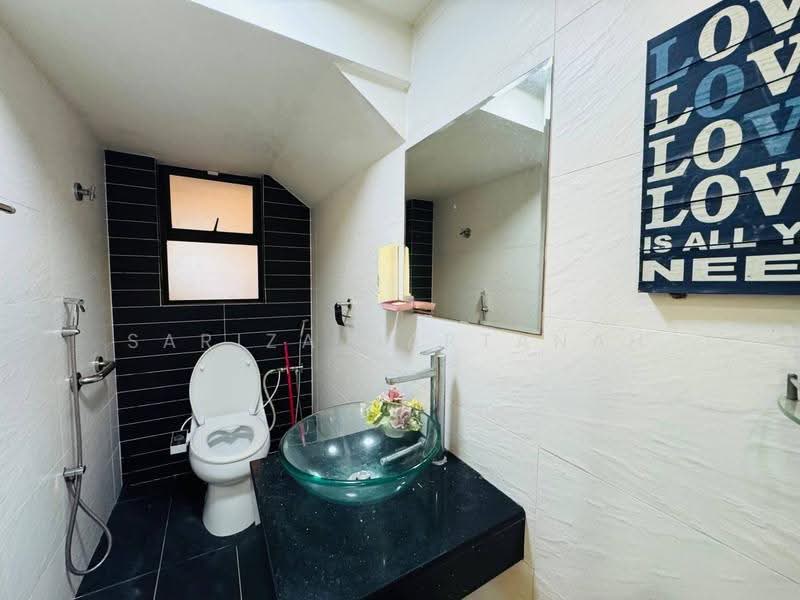 Semi-Detached House for Sale in Cahaya Spk (Shah Alam) - Sariza Hartanah - Bathroom - PropertyGuru.com.my