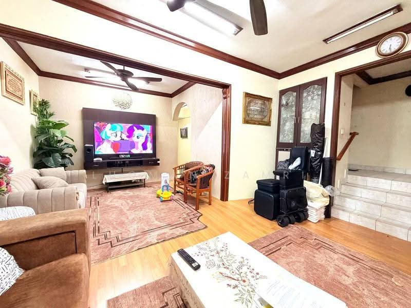 Rumah Teres 2-Tingkat untuk Dijual di Seksyen 7 (Shah Alam) - Luqman Zamri - Living Room - PropertyGuru.com.my