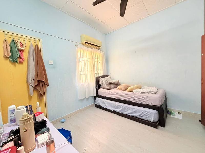 Rumah Teres 2-Tingkat untuk Dijual di Seksyen 7 (Shah Alam) - Luqman Zamri - Bedroom - PropertyGuru.com.my