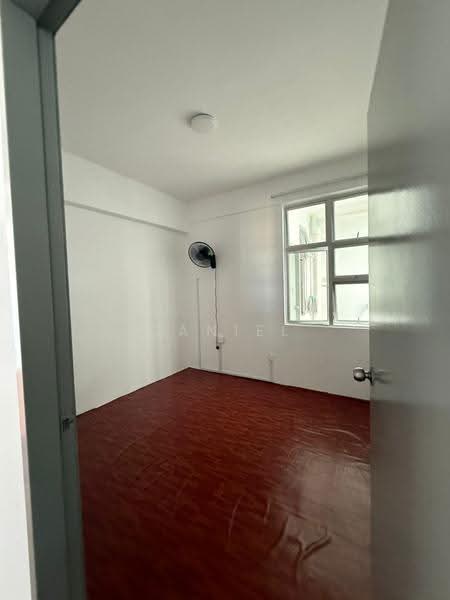 Apartment for Sale at Pangsapuri Pulai Mutiara 3 - Daniel Yong - Interior - PropertyGuru.com.my
