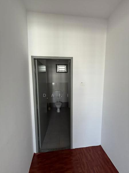 Apartment for Sale at Pangsapuri Pulai Mutiara 3 - Daniel Yong - Bathroom - PropertyGuru.com.my