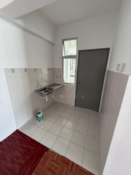 Apartment for Sale at Pangsapuri Pulai Mutiara 3 - Daniel Yong - Kitchen - PropertyGuru.com.my