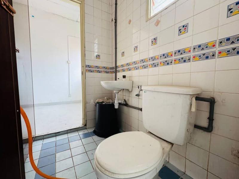 Rumah Teres 2-Tingkat untuk Dijual di Seksyen 7 (Shah Alam) - Sariza Hartanah - Bathroom - PropertyGuru.com.my