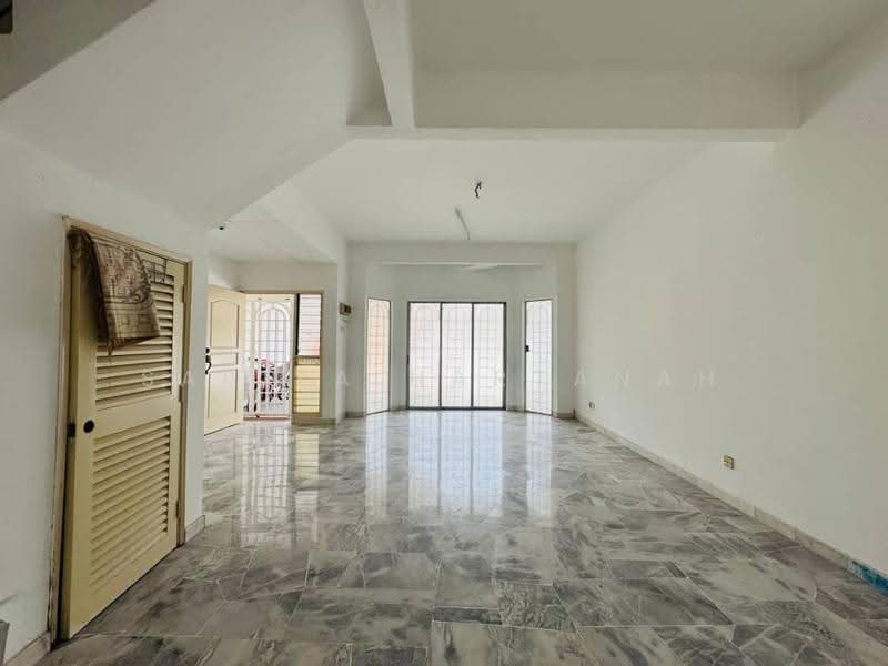 Rumah Teres 2-Tingkat untuk Dijual di Seksyen 7 (Shah Alam) - Sariza Hartanah - Living Room - PropertyGuru.com.my