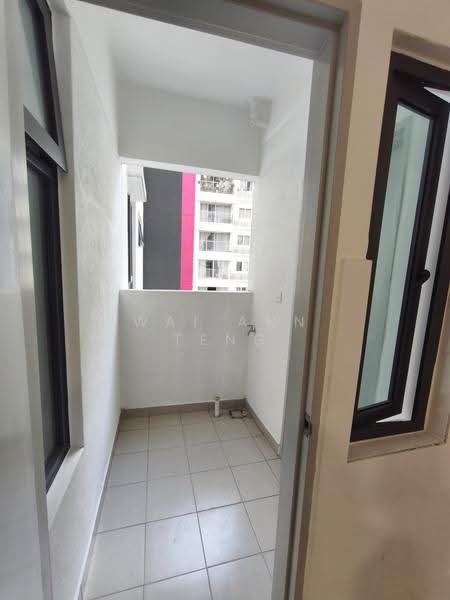 Kediaman Servis untuk Dijual di Twin Residences - Wai Ann Teng - Balcony - PropertyGuru.com.my