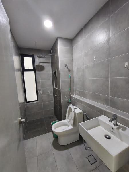 Kediaman Servis untuk Dijual di Twin Residences - Wai Ann Teng - Bathroom - PropertyGuru.com.my