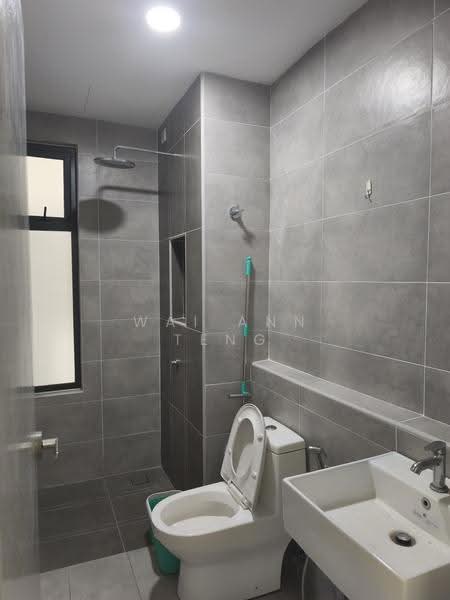 Kediaman Servis untuk Dijual di Twin Residences - Wai Ann Teng - Bathroom - PropertyGuru.com.my