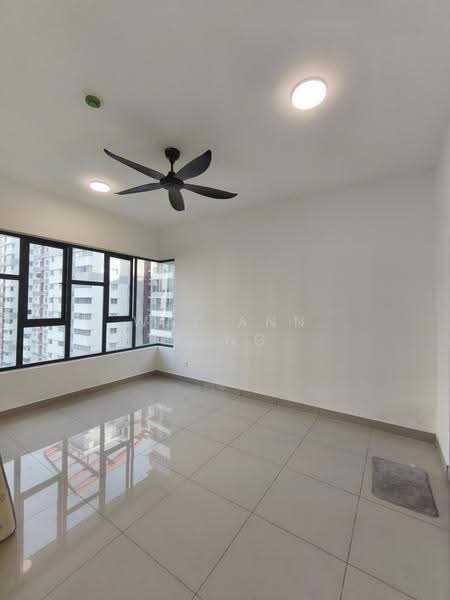 Kediaman Servis untuk Dijual di Twin Residences - Wai Ann Teng - Living Room - PropertyGuru.com.my