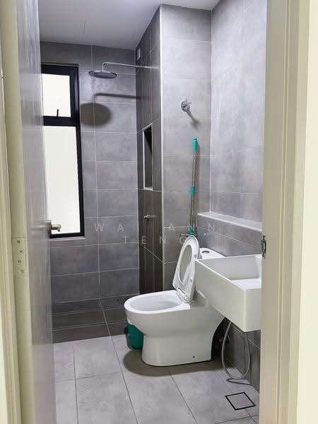 Kediaman Servis untuk Dijual di Twin Residences - Wai Ann Teng - Bathroom - PropertyGuru.com.my