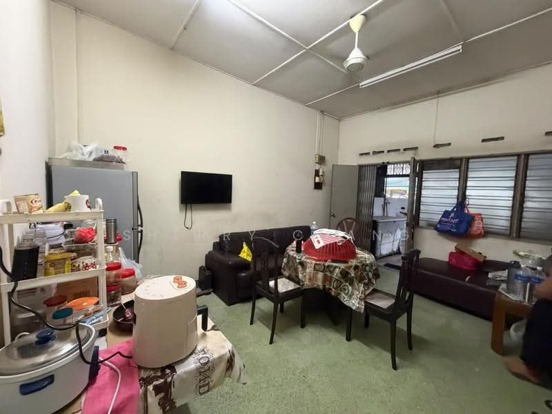 Rumah Teres untuk Dijual di Taman Kok Doh (Batu) - Sherry Chang - Living Room - PropertyGuru.com.my