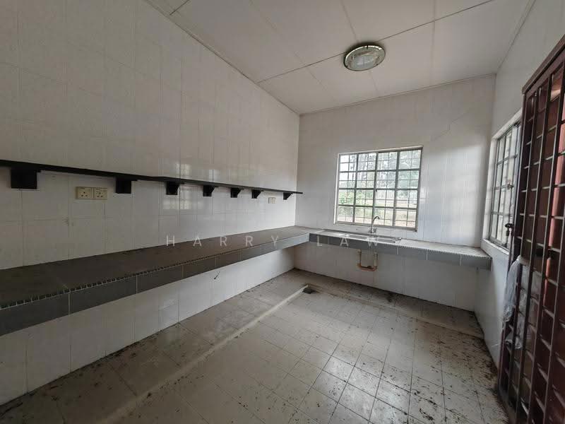 Bungalow House untuk Dijual di Ayer Keroh (Melaka) - Harry Law - Kitchen - PropertyGuru.com.my