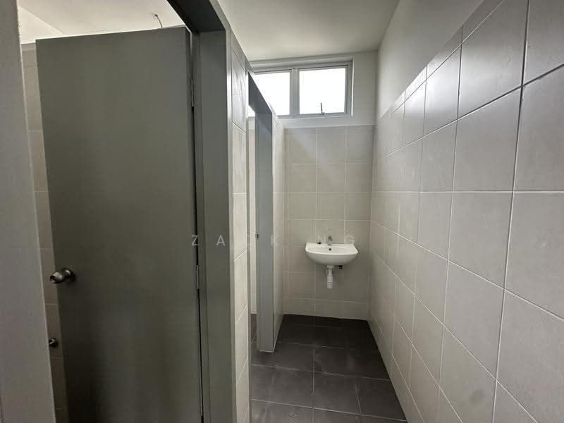 Semi-D Factory for Rent in Kapar (Selangor) - Zack Ng - Bathroom - PropertyGuru.com.my