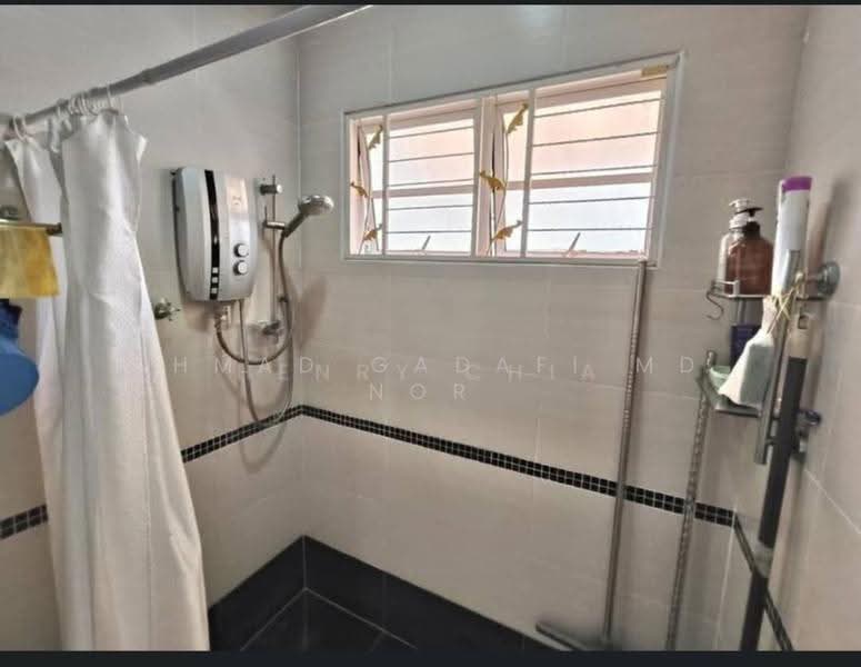 1.5-storey Terraced House for Sale in Taman Taynton View (Cheras) - Ahmad Gadafi Md Nor - Bathroom - PropertyGuru.com.my