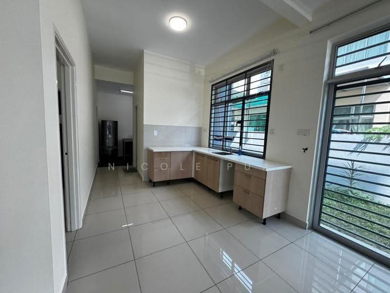 Rumah Kluster untuk Dijual di Taman Gaya (Ulu Tiram) - Nicole Pua - Kitchen - PropertyGuru.com.my