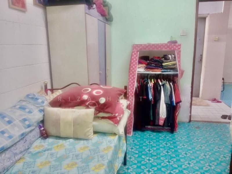 Rumah Flat untuk Dijual di Sri Cempaka - Sariza Hartanah - Bedroom - PropertyGuru.com.my