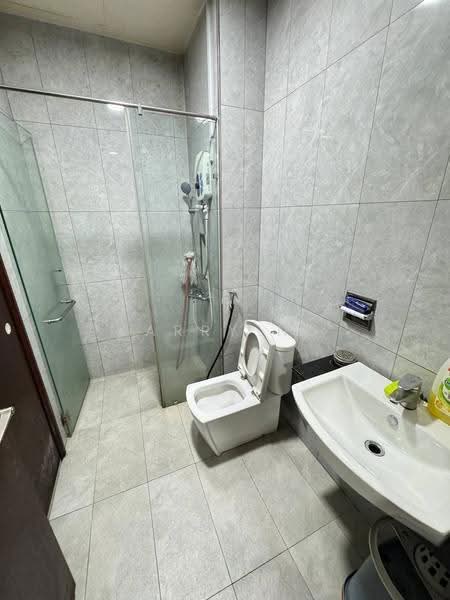 Kediaman Servis untuk Disewa di Paragon Suites @ CIQ - Larry Ng - Bathroom - PropertyGuru.com.my