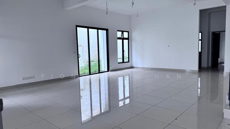 Rumah Kluster untuk Dijual di Taman Mount Austin (Tebrau) - Piong Zong Han - Living Room - PropertyGuru.com.my