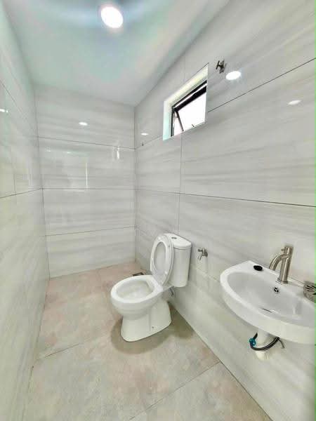 Rumah Teres 1-Tingkat untuk Dijual di Taman Puteri Wangsa (Ulu Tiram) - Ivy Low - Bathroom - PropertyGuru.com.my