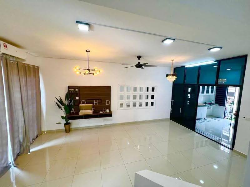 2-storey Terraced House for Sale in Bandar Mahkota (Banting) - Mohd Aizat Saiful Bahri - Living Room - PropertyGuru.com.my