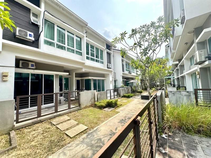 3-storey Terraced House for Sale in Bandar Rinching (Semenyih) - Muizz Razak - PropertyGuru.com.my