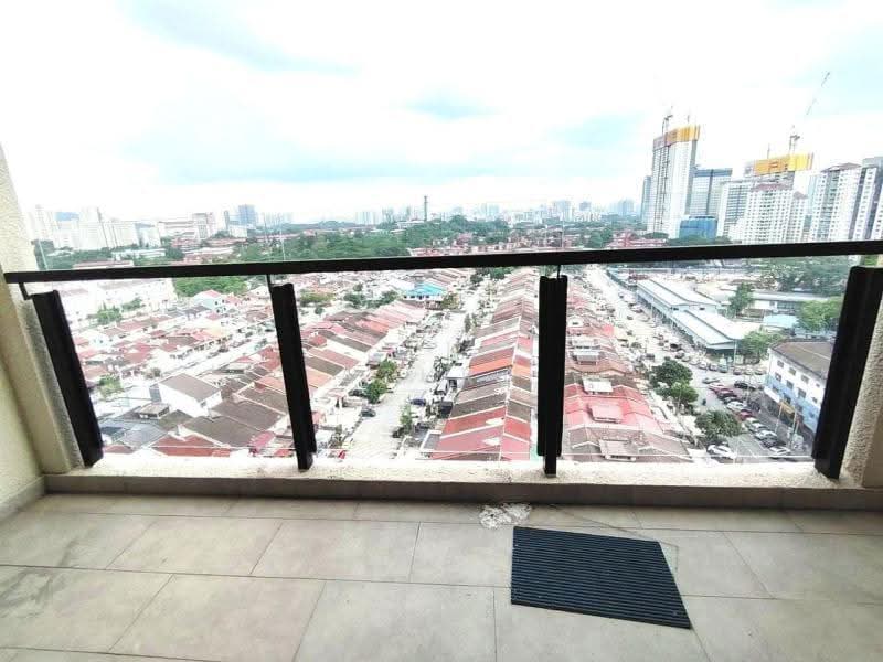 Kediaman Servis untuk Disewa di J.Dupion Residence - Azura Hariri - Balcony - PropertyGuru.com.my