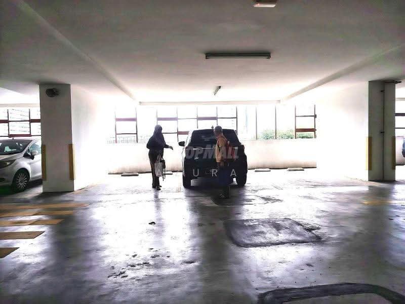 Kediaman Servis untuk Disewa di J.Dupion Residence - Azura Hariri - Car Park - PropertyGuru.com.my