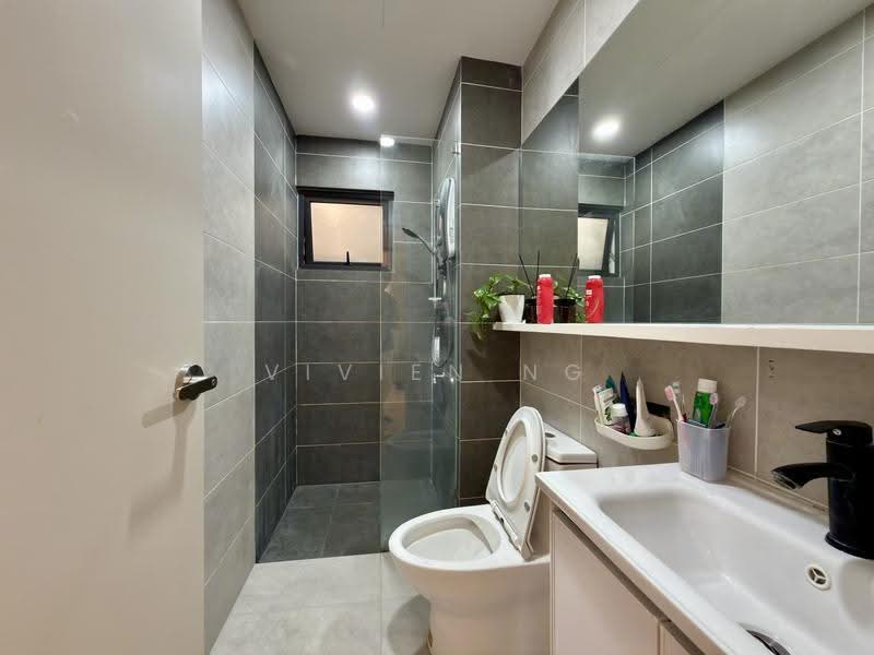 Kediaman Servis untuk Dijual di M Oscar - Vivien Ng - Bathroom - PropertyGuru.com.my