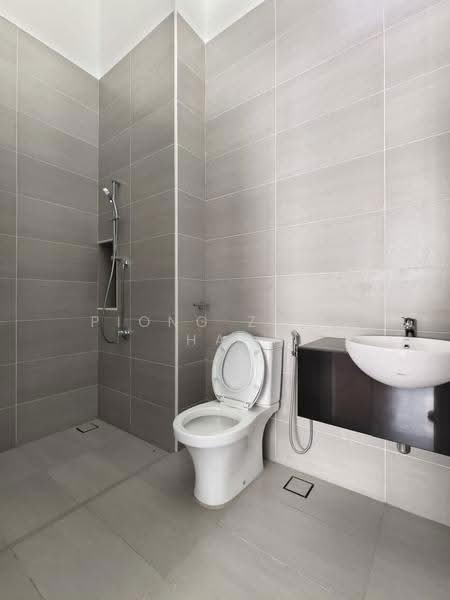 Semi-Detached House for Sale in Taman Ekoflora (Johor Bahru) - Piong Zong Han - Bathroom - PropertyGuru.com.my