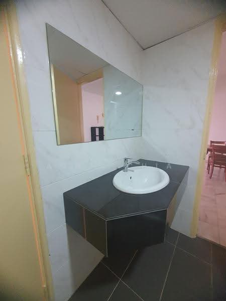 Kondominium untuk Disewa di Vista Damai - Agnes Chia - Bathroom - PropertyGuru.com.my