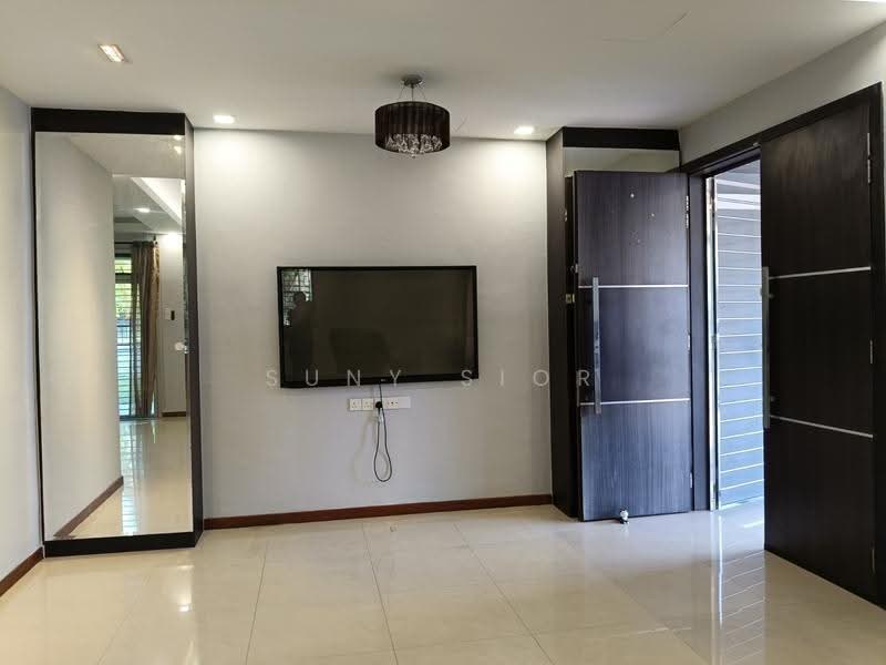 Cluster House for Rent in Austin Heights (Tebrau) - Suny Sior - Living Room - PropertyGuru.com.my
