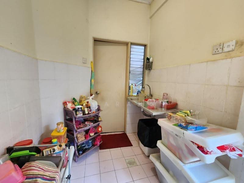 Flat for Sale at Seri Ria - Farah Hanan - Kitchen - PropertyGuru.com.my