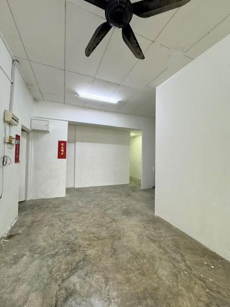 Shop for Rent in Taman Puteri Wangsa (Ulu Tiram) - Nellie Lim - Interior - PropertyGuru.com.my