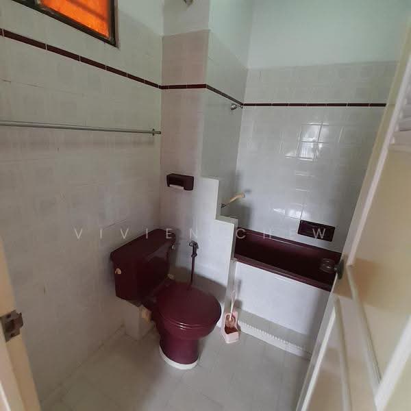Pangsapuri untuk Dijual di Lavinia Apartments - Vivien Chew - Bathroom - PropertyGuru.com.my