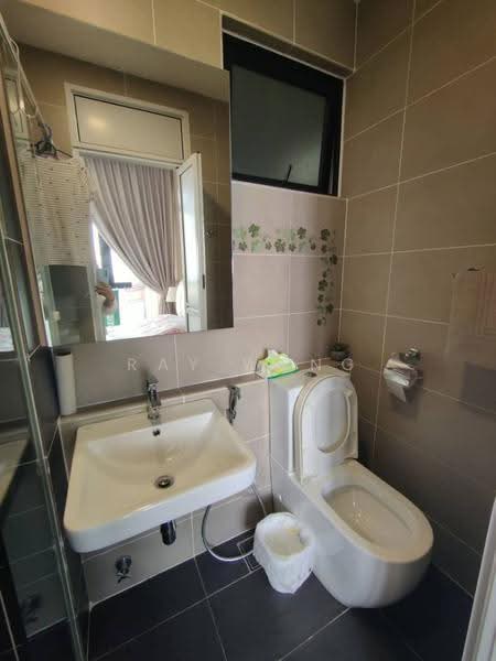 Kediaman Servis untuk Disewa di D'Pristine - Ray Wong - Bathroom - PropertyGuru.com.my