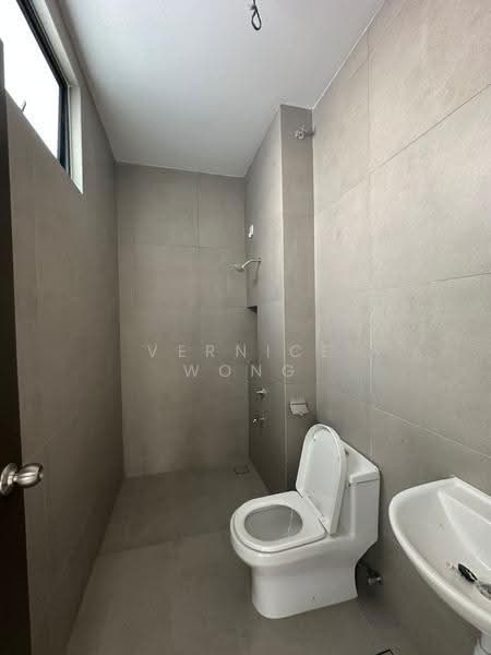 Rumah Kluster untuk Dijual di Bandar Cemerlang (Ulu Tiram) - Vernice Wong - Bathroom - PropertyGuru.com.my