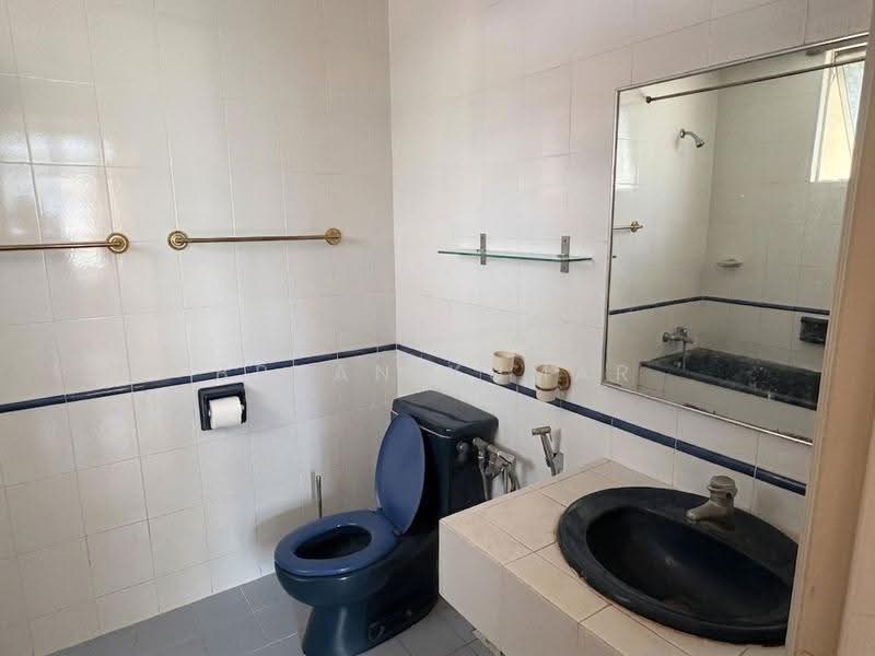 Kondominium untuk Dijual di Bayu Angkasa - Bryan Kumar - Bathroom - PropertyGuru.com.my
