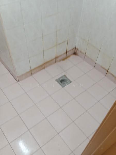 Pangsapuri untuk Disewa di Putra Permai Block A - Tron Wan - Bathroom - PropertyGuru.com.my